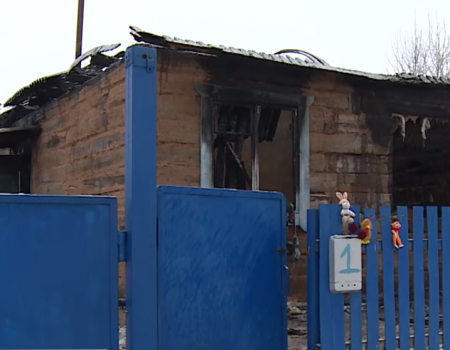 Подробности пожара: "В сгоревшем доме бегала по комнатам мать двоих детей"