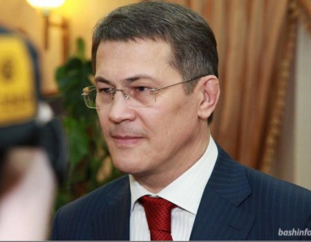 Радий Хабиров призвал чиновников дарить новогодние подарки нуждающимся, а не друг другу