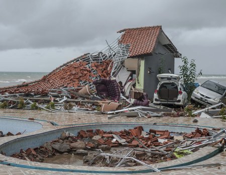 Жертвами разрушительного цунами в Индонезии стали 222 человека