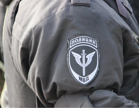 В Башкортостане вокруг детсада бегал полуголый мужчина в женской куртке