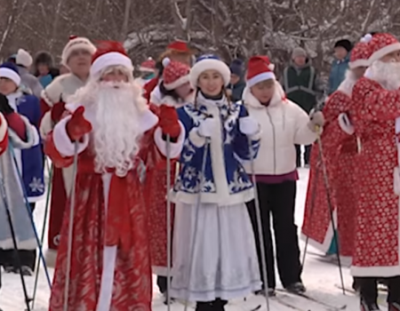 В Уфе прошел лыжный забег Дедов Морозов и Снегурочек