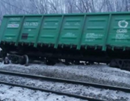 Поезд Уфа - Саратов может задержаться из-за схода с рельсов 18 вагонов в Оренбуржье