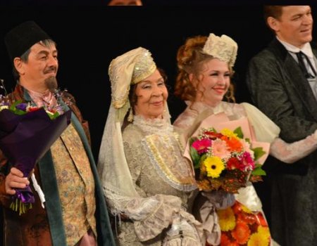 Актеров Уфимского татарского театра «Нур» в Казани наградили медалями и самоваром