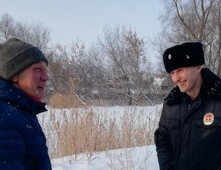 В Башкортостане полицейский спас тонущего в ледяной реке пенсионера