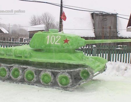 В Башкортостане сельчанин сделал танк Т-34 из снега