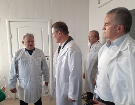 Радий Хабиров и Сергей Аксенов посетили роддом в Сибае