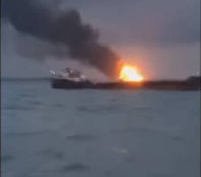 В Керченском проливе загорелись два судна: погибли 11 моряков
