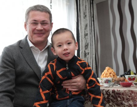 Радий Хабиров навестил 5-летнего Рамазана из деревни Еникеево Абзелиловского района