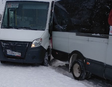 В Уфе произошло массовое ДТП с участием 4 пассажирских автобусов