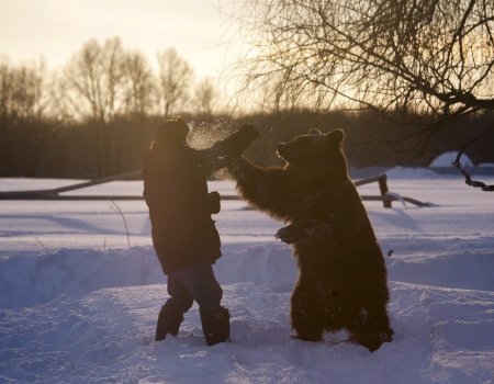 В Башкортостане фермер спас и вырастил медвeжат