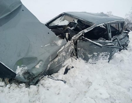 В Башкортостане при столкновении автомобиля и поезда пострадали три человека