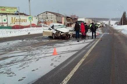 В Башкортостане столкнулись два автомобиля: один человек погиб, двое получили травмы