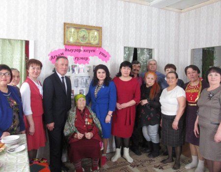 В Баймакском районе Башкортостана долгожительниц поздравили с 8 марта
