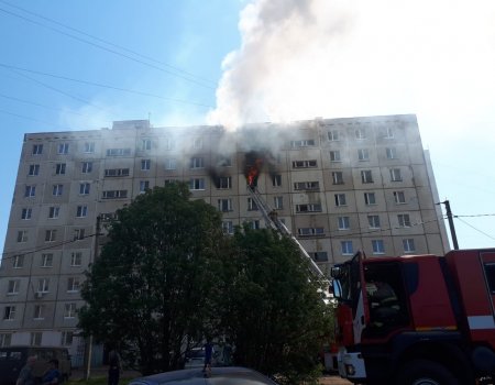 Крупный пожар в многоквартирном доме Уфы: из здания эвакуировали 22 человека