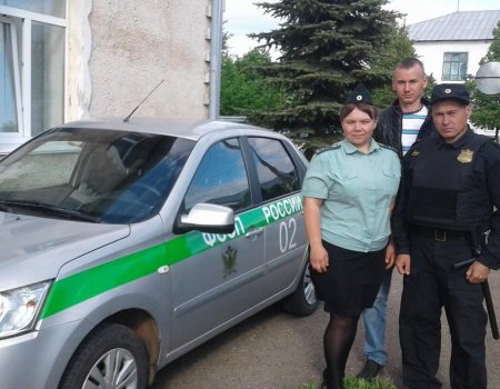 В Башкортостане приставы спасли упавшего в погреб и надышавшегося угарным газом мужчину
