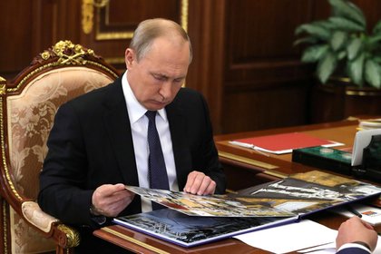 Путину показали робота Федора