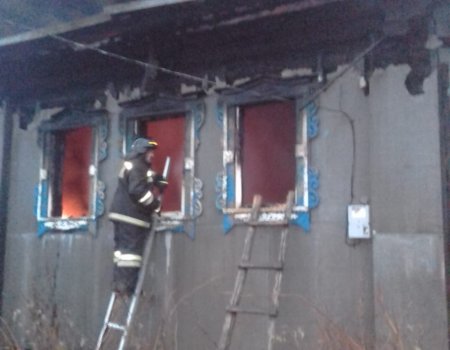 При тушении жилого дома в Башкортостане огнеборцы нашли тело пожилой женщины