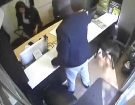 В Уфе вооруженный ножом мужчина напал на офис микрозаймов