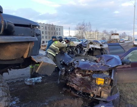 Два человека погибли в результате ДТП в Башкортостане с участием большегруза