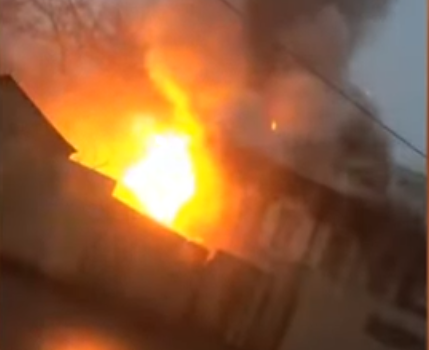 В Уфе из-за пожара сильно пострадал частный дом: ВИДЕО