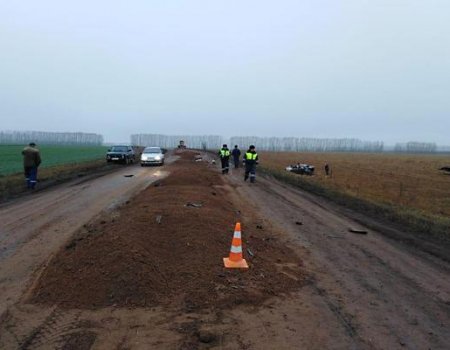 В Башкортостане Mazda наехала на песок на дороге и опрокинулась в кювет: погибла мать водителя