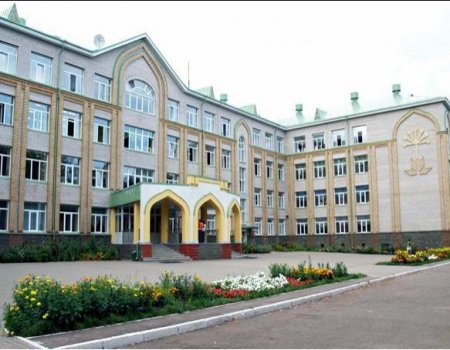 Башкирская гимназия имени Рами Гарипова отмечает 75-летие