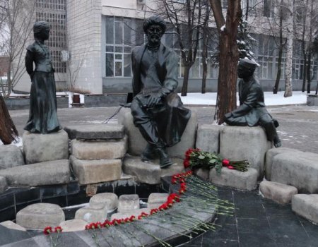 В Уфе состоялась церемония возложения цветов к памятнику Мифтахетдину Акмулле