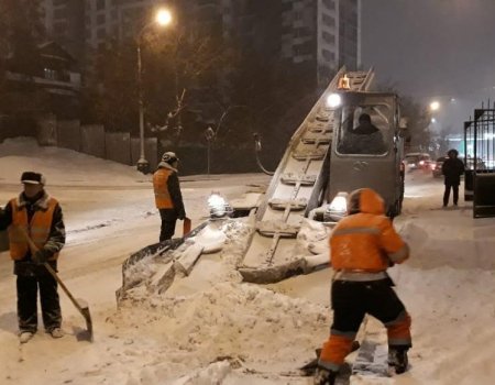 В Уфе устранят последствия снегопада, горожан просят убрать автомобили с дорог