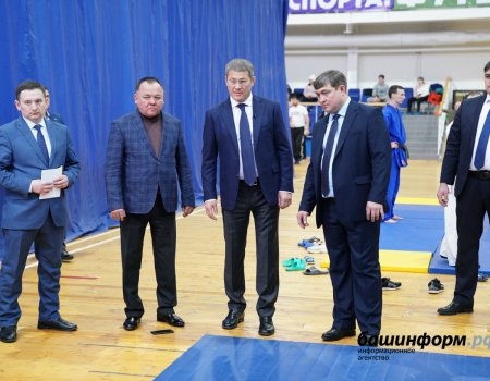 Юные туймазинские хоккеисты получили 3 млн 250 тысяч рублей на покупку инвентаря