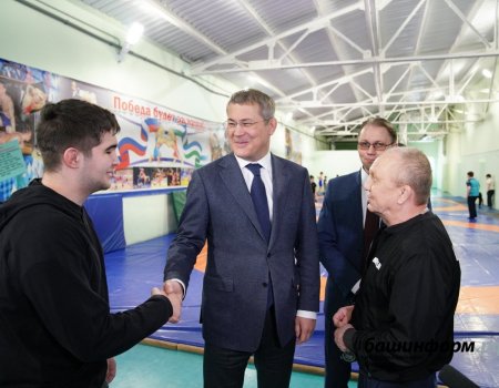 Радий Хабиров посетил ФОК «Юбилейный» в Кумертау