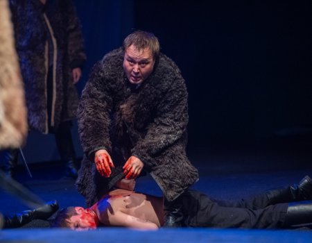В Уфе Салаватский театр показал кровавую историческую драму «Идукай»