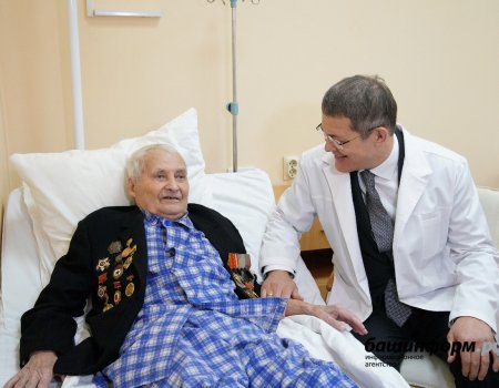 Радий Хабиров посетил Республиканский клинический госпиталь ветеранов войн