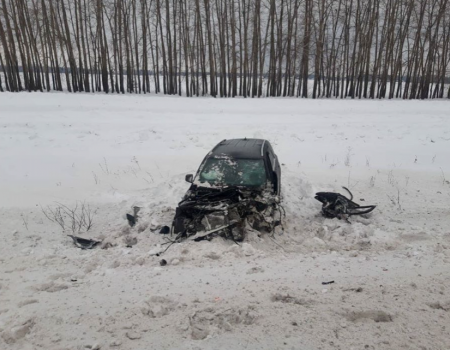 В Башкортостане столкнулись Volkswagen Golf и Mercedes ML350; один водитель скончался