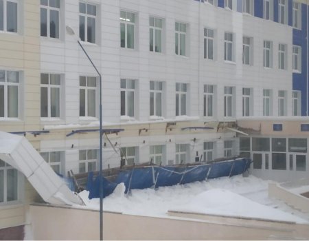 В Бурзянском районе рухнул козырек школы