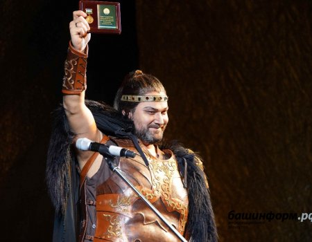 «Служу Башкортостану!» - Ильдар Абдразаков награжден юбилейной медалью республики