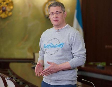 Радий Хабиров провел дистанционный урок для школьников Башкортостана