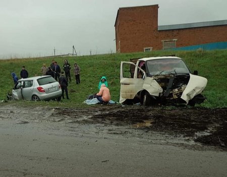 В Башкортостане на трассе столкнулись два грузовика и Skoda Fabia: есть погибший и пострадавший