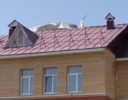 В Башкортостане из-за сильных порывов ветра повредилась крыша больницы