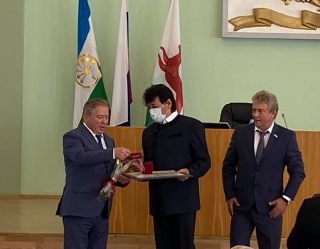 Фидану Гафарову торжественно вручили звание почетного гражданина города Уфы