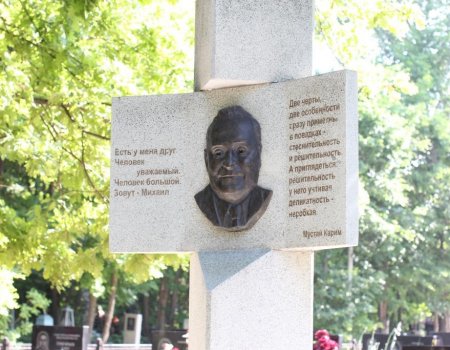 В Уфе почтили память первого спикера парламента Башкортостана и первого мэра Михаила Зайцева