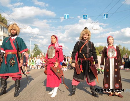 Вице-премьер рассказал о подготовке к Дню костюма на башкирском языке
