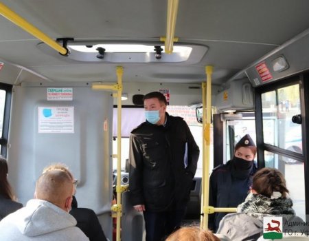 Все ли в масках: в уфимском транспорте проверили соблюдение безопасности