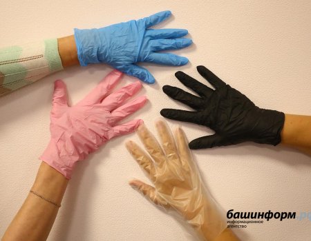 Главный инфекционист России назвал ношение перчаток неэффективной мерой