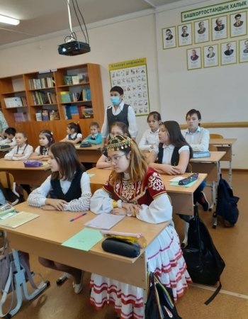 Воскресной башкирской школе в с. Барда Пермского края вручили сертификат на оснащение кабинета