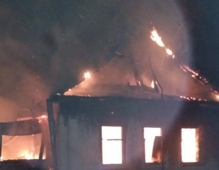 В Гафурийском районе Башкортостана дотла сгорел дом, хозяева спаслись благодаря извещателю