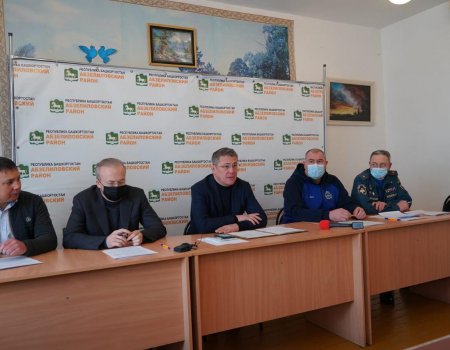 Радий Хабиров возглавил оперштаб на месте пожара в частном пансионате в Башкортостане