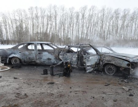 В Башкортостане после ДТП дотла сгорели два автомобиля: есть пострадавшие