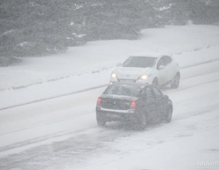 МЧС и ГИБДД Башкортостана рекомендуют водителям быть внимательными в условиях снегопада