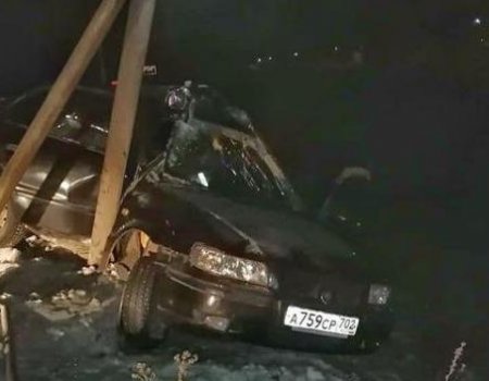 В Башкортостане по вине нетрезвого водителя автомобиль врезался в столб: погиб пассажир