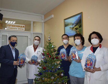 В Башкортостане детям врачей ковид-госпиталей передают новогодние подарки